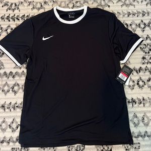 Men’s Nike tennis shirt brand new with tags